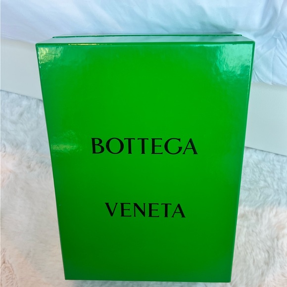 New Bottega Veneta Never worn LIDO SANDAL in Kiwi. Box, bag and papers included - Picture 4 of 6
